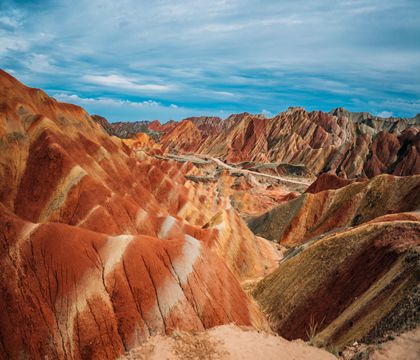甘肅蘭州+青海湖+茶卡鹽湖+卓爾山+張掖七彩丹霞旅游景區+嘉峪關關城+莫高窟+鳴沙山月牙泉+馬蹄寺景區7日6晚私家團